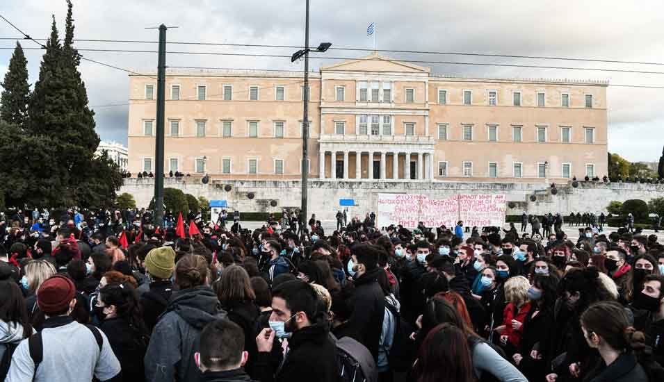 Kundgebung von Studierenden vor dem griechischen Parlament in Athen