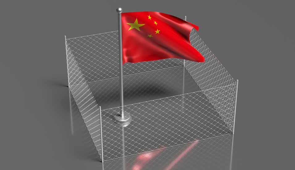 Symbolbild: Chinesische Flagge umrahmt von einem Zaun