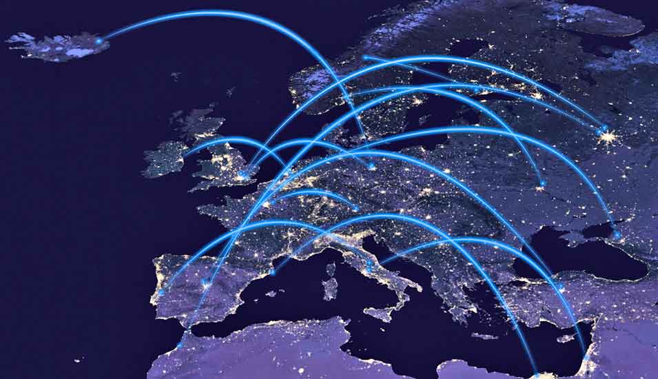 Landkarte von Europa bei Nacht mit Lichtern und symbolischen Verbindungen zwischen verschiedenen Orten