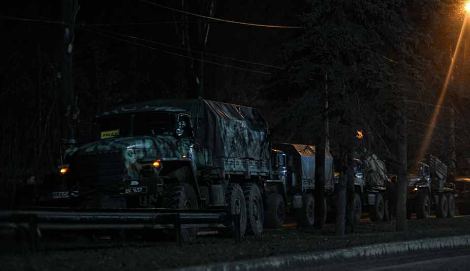 russische Militärfahrzeuge in Donezk im Osten der Ukraine am 24. Februar 2022