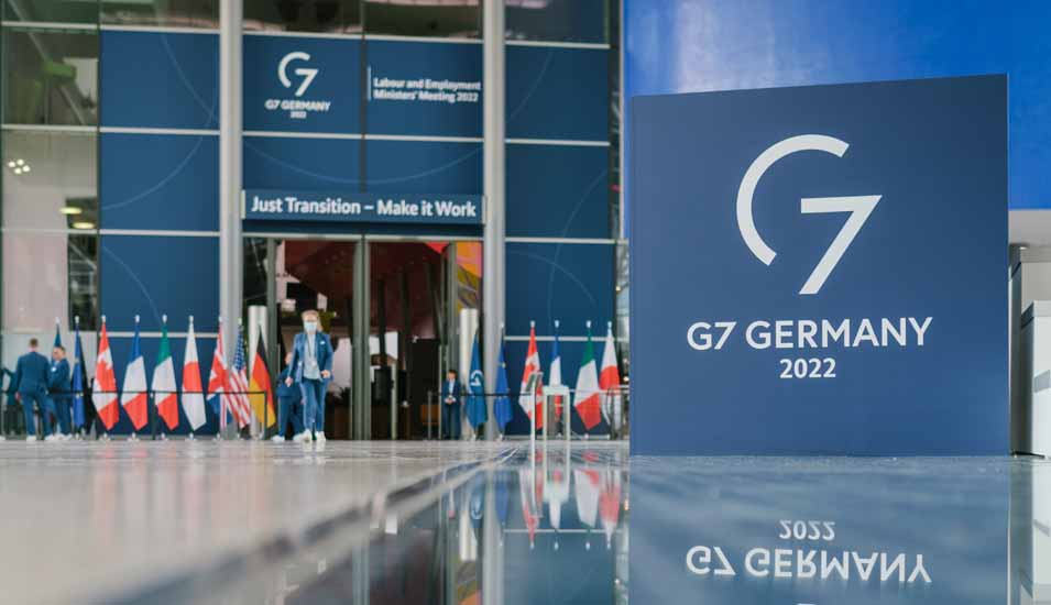 G7 Germany 2022 steht auf einem Schild während dem G7 Treffen der Arbeits- und Sozialminister