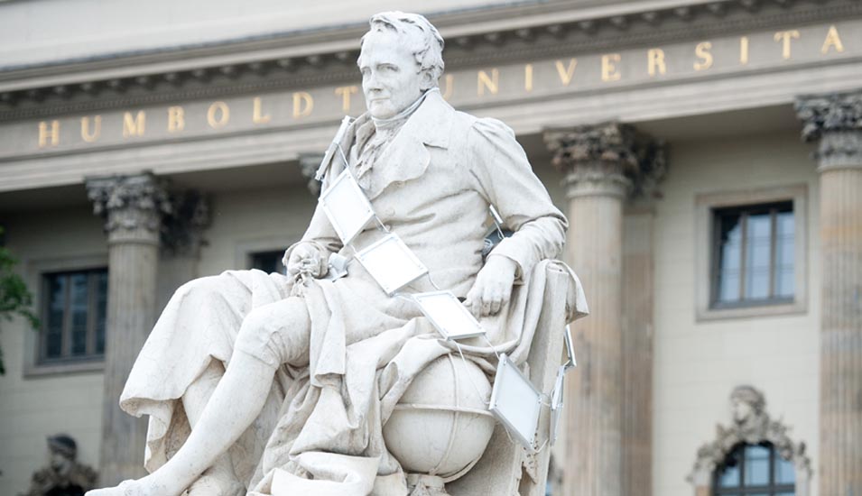 Ein Denkmal des Wissenschaftlers Alexander von Humboldt in Berlin.