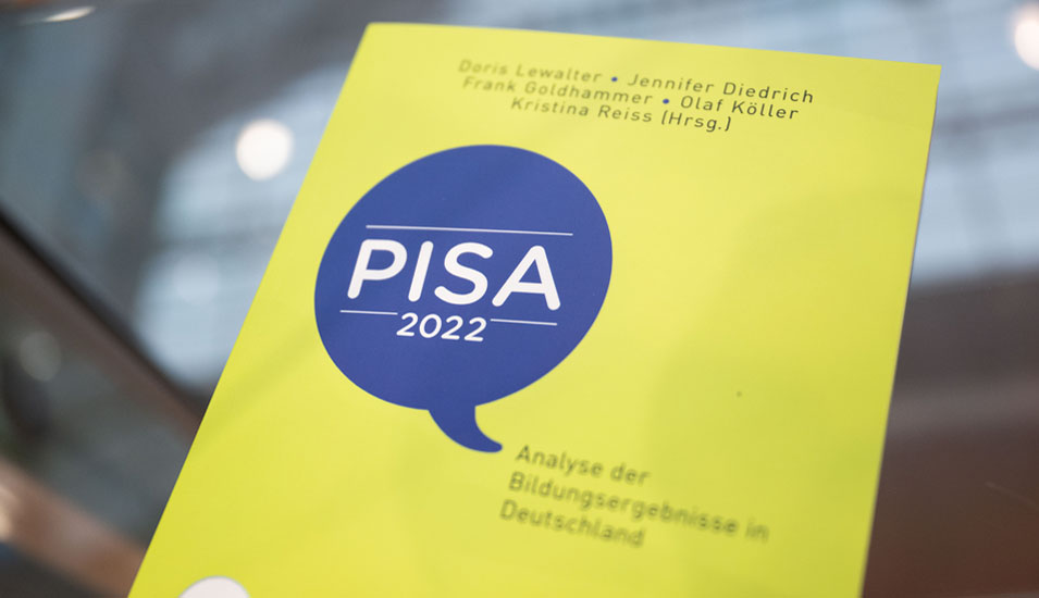 Ein Foto des Pisa-Berichts 2022