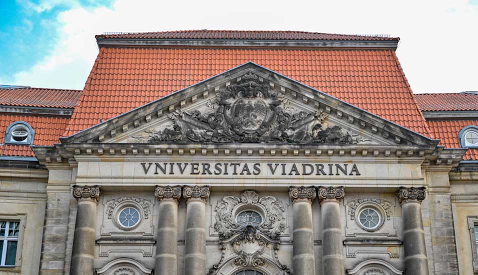 Eine Aufnahme eines Gebäudes der Europa-Universität Viadrina in Frankfurt (Oder)