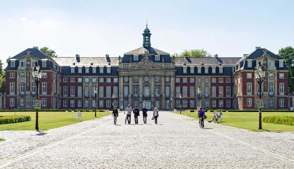 Fassadenansicht des Fürstbischöflichen Schloss in Münster, Sitz der Westfälischen Wilhelms-Universität
