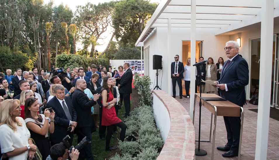 Das Foto zeigt Bundespräsident Frank Walter Steinmeier bei der Eröffnuing des Thomas-Mann-Hauses in Los Angeles.