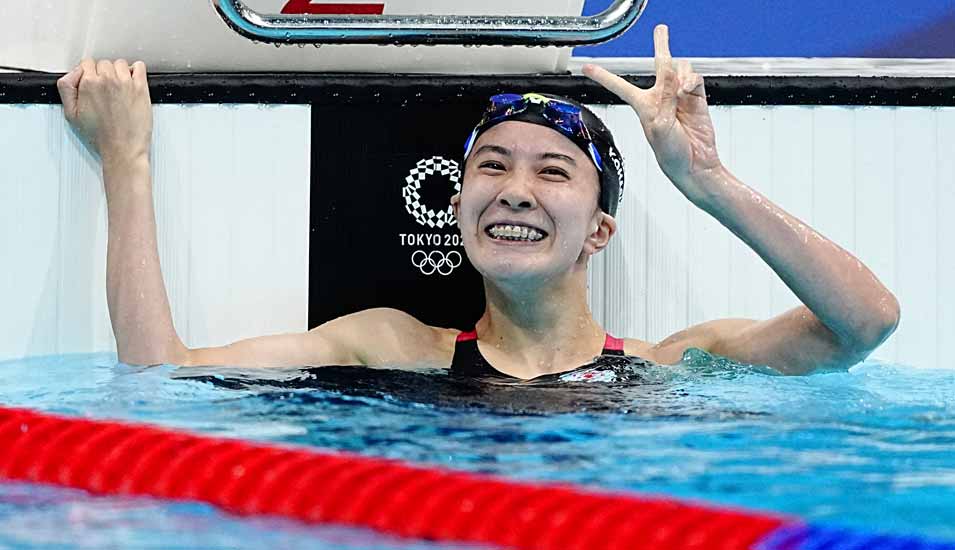 Finale im Tokyo Aquatics Centre: Yui Ohashi aus Japan jubelt über olympisches Gold beim Schwimmen um 200 Meter Lagen.