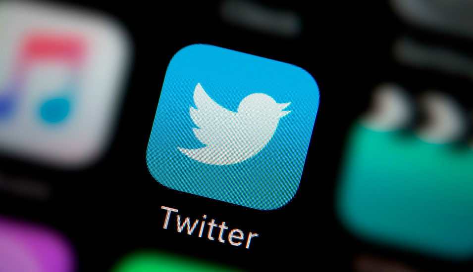 Icon des Sozialen Netzwerks "Twitter" auf einem Smartphone.