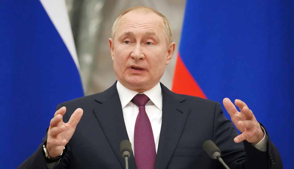 Russlands Präsident Wladimir Putin spricht auf einer Pressekonferenz 