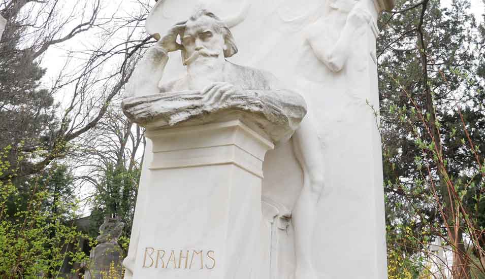 Büste des Komponisten am Grab Johannes Brahms auf dem Wiener Zentralfriedhof.