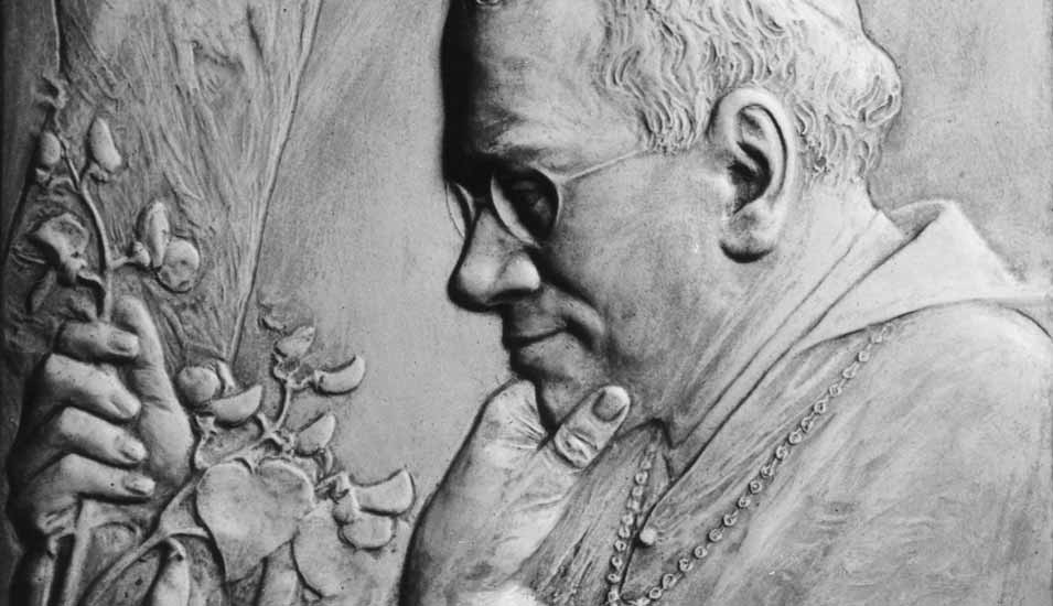 Relief zeigt Portrait von Gregor Mendel