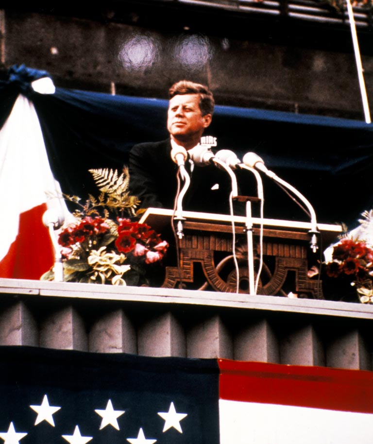 26. Juni 1963: US-Präsident John F. Kennedy hält vor dem Rathaus in Berlin-Schöneberg seine berühmte Rede.. 